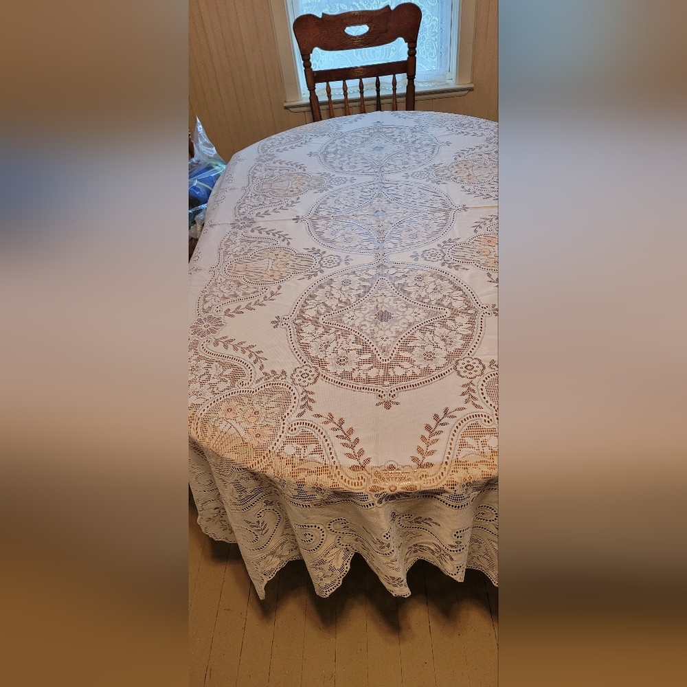 Elegant Large Lace Look Tablecloth with Intricate Patterns